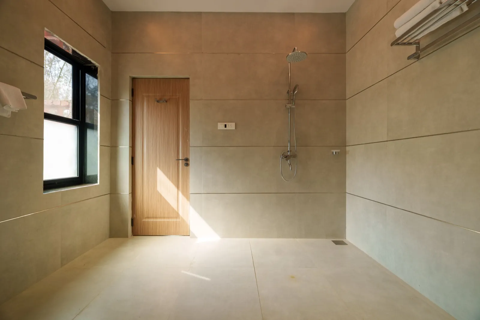 Courtyard Room with Open Air Bathtub